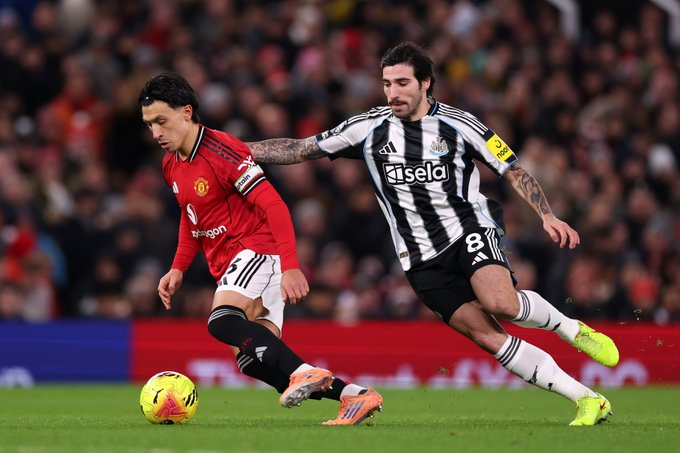 Manchester United and Newcastle United players clash (Photo Credit:Man United via X)