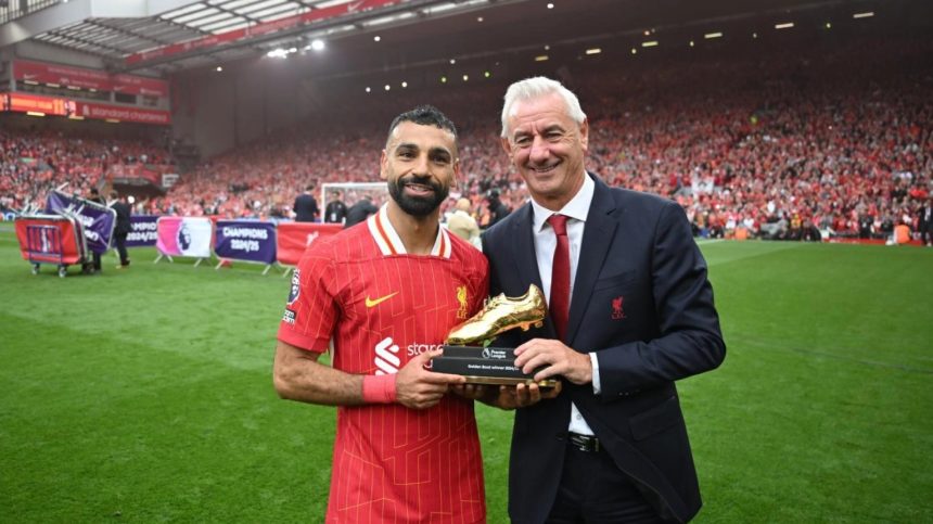 Mohamed Salah receives golden boot award. (Photo Credit: Liverpool Media).