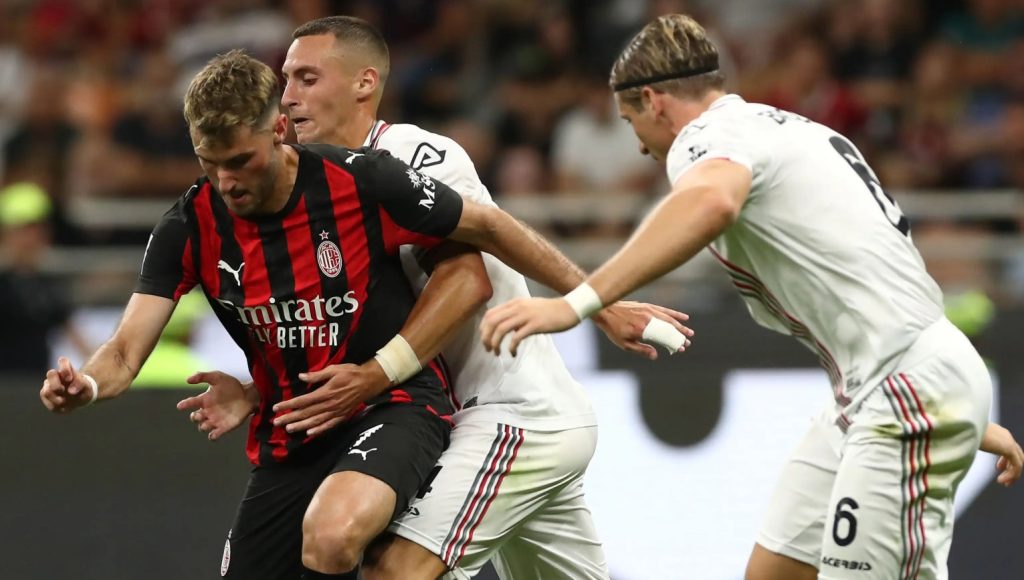 Santi Giménez in action. (Photo Credit: AC Milan Media)
