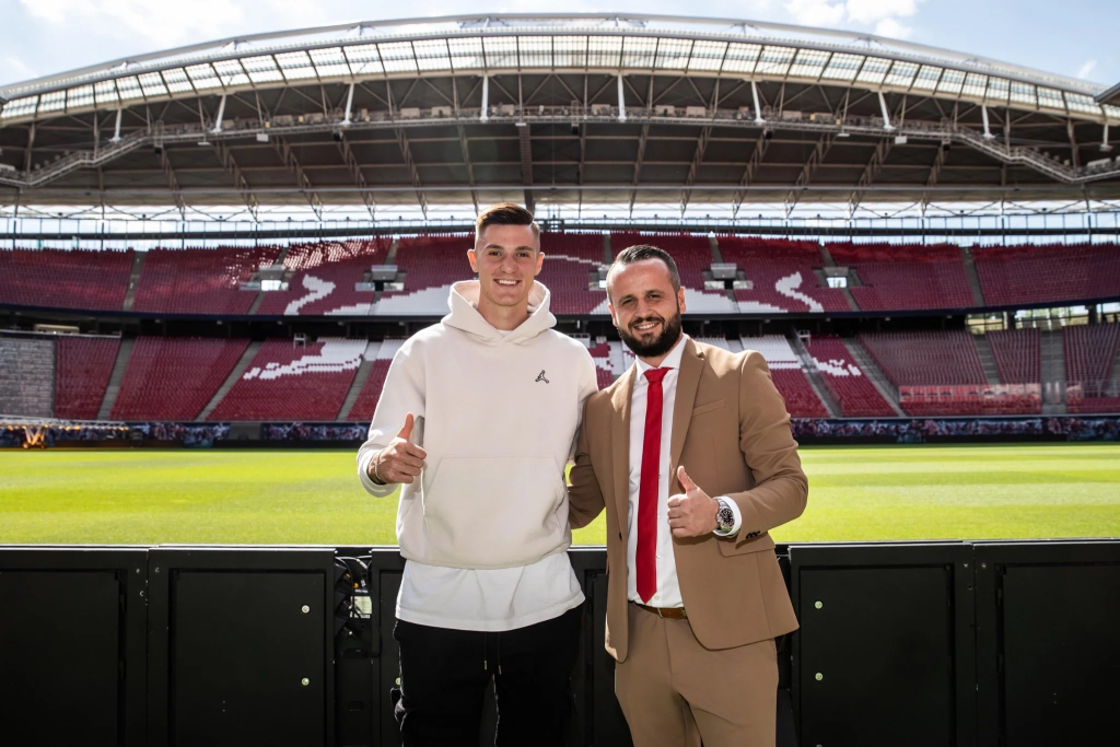 Benjamin Sesko and his agent Elvis Basanovic (Photo Credit: Fabrizio via X)