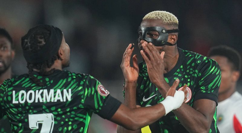 Altercation between Victor Osimhen and Ademola Lookman - Photo Credit : Lindaikejisblog