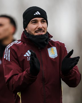 Aston villa getting ready for spur. (photo credit: aston villa via x)