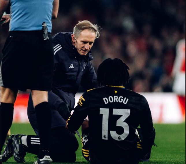 Patrick Dorgu injured. (Photo Credit: Man United Media).