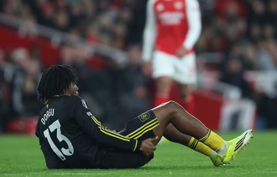 Patrick Dorgu injured. (Photo Credit: Man United Media).