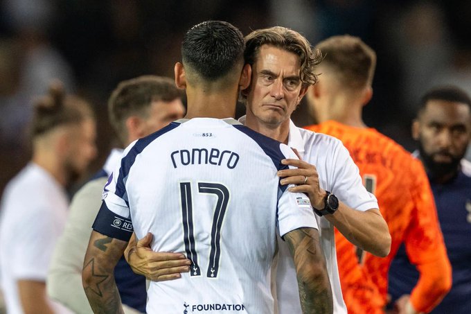 thomas frank supporting cristiano romero. (photo credit:fabrizo romano)