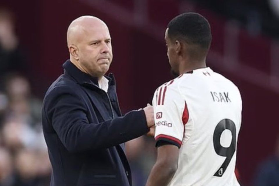 Arne Slot and Alexander Isak- Photo credit: Fabrizio Romano via X