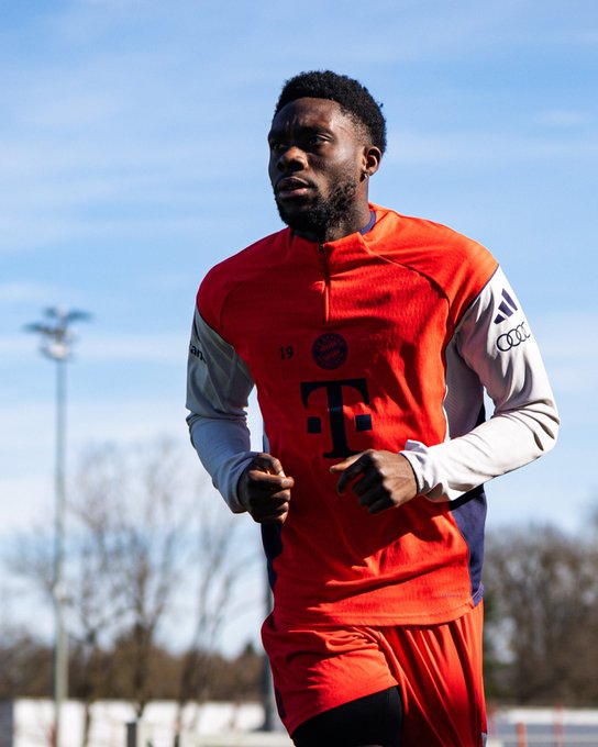 Alphonso Davies back training - photo credit: Bayern Munich media