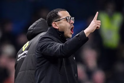 Liam Rosenior fumes at decision in Chelsea vs Leeds - Photo Credit : The Mirror