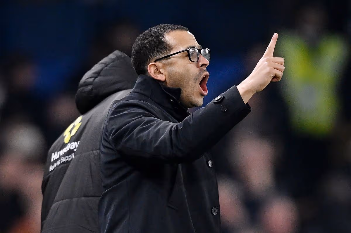 Liam Rosenior fumes at decision in Chelsea vs Leeds - Photo Credit : The Mirror
