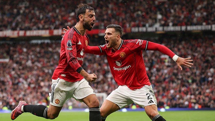 Diogo Dalot and Bruno Fernandes (Photo Credit: Manchester United via X)