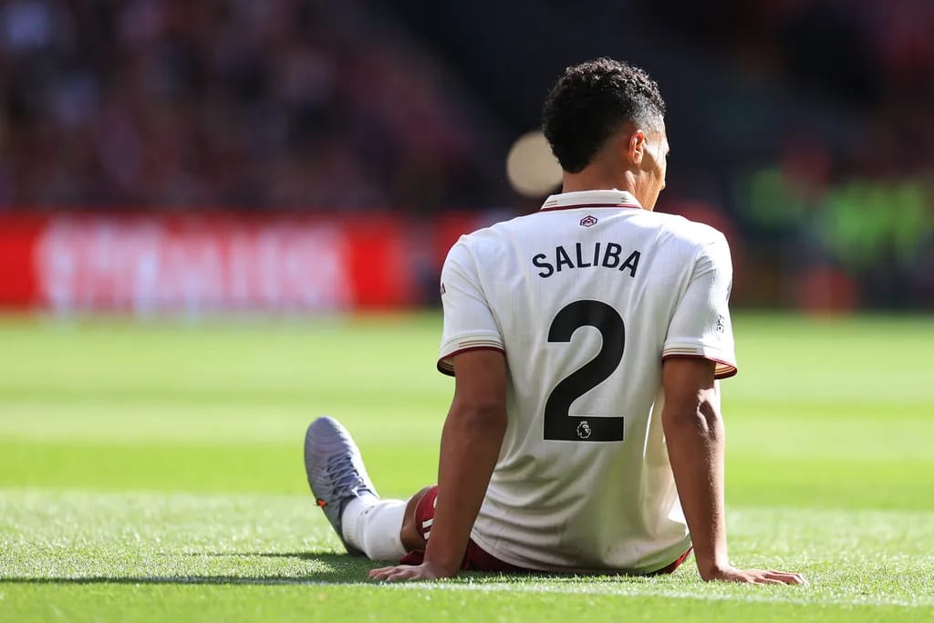William Saliba Injured (photo credit: FourFourTwo media)