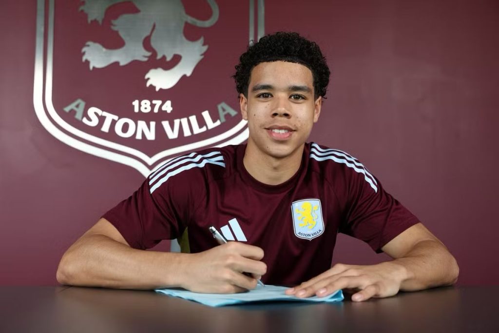 BRADLEY BURROWES SIGNS NEW CONTRACT (photo credit: Aston villa)