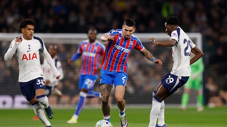Crystal Palace's Daniel Munoz in action with Tottenham Hotspur's Pape Matar Sarr - Photo Credit : Reuters