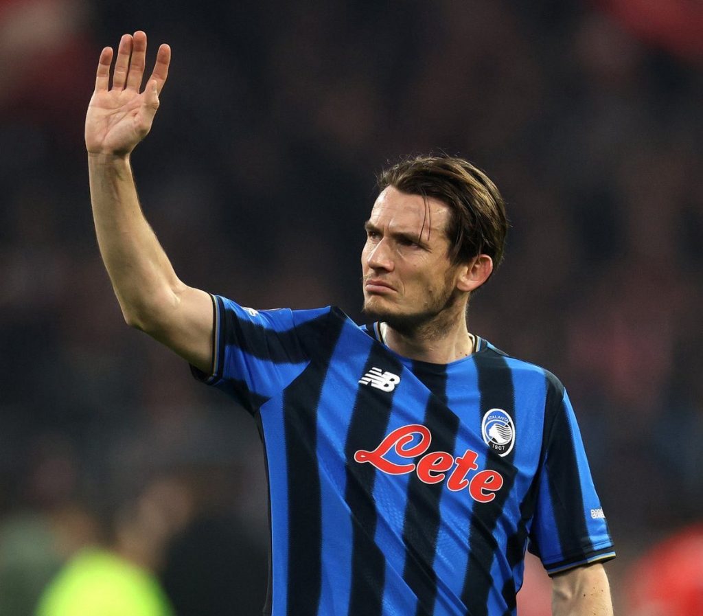 Marten de Roon makes history for Atalanta as player with most appearances ever- Photo credit: Fabrizio Romano via X