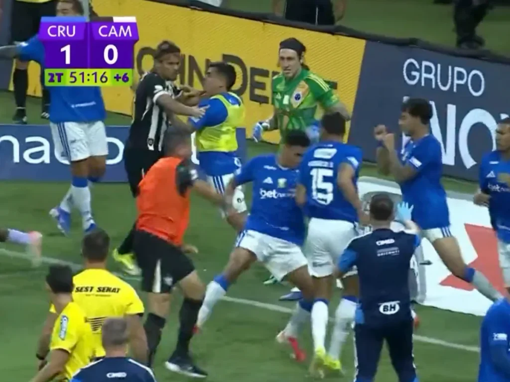 Mass brawl leads to 23 red cards for Cruzeiro and Atlético Mineiro players in Brazil - Photo Credit : The Guardian