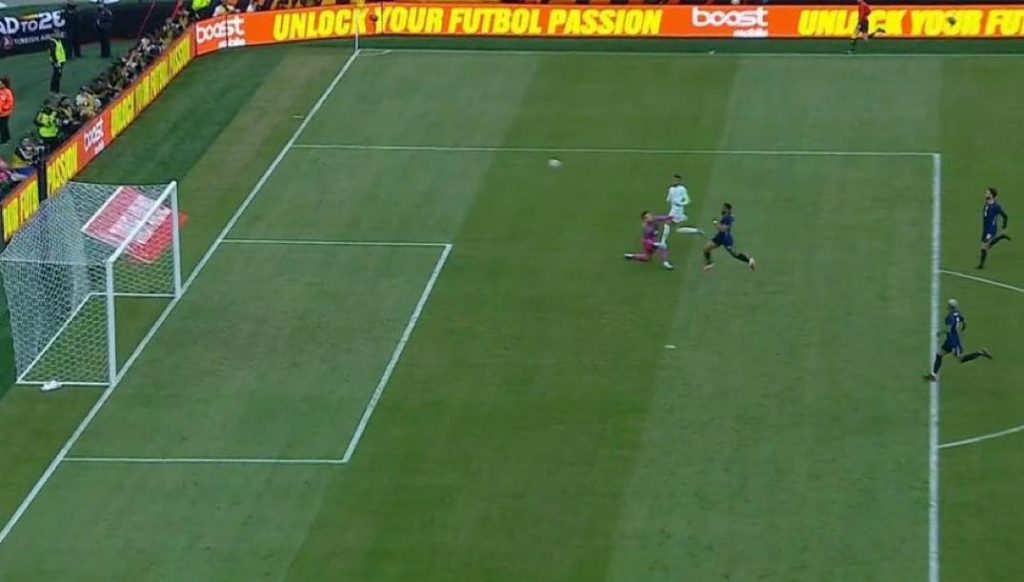 Mbappé, who returned to the scoresheet with a magnificent chipped finish, catching Ederson off guard in a split second - Photo Credit : Beyond the Match