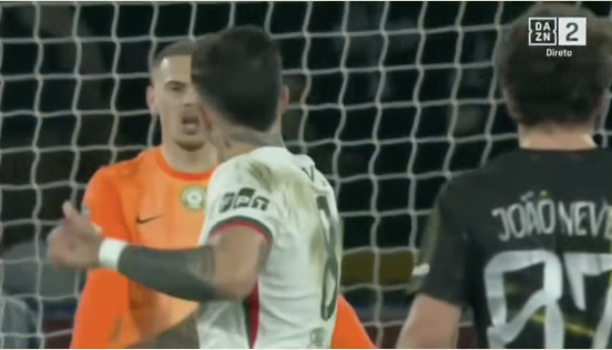 Enzo Fernández Shows Frustration After Jørgensen Error in Chelsea’s Loss to PSG - Photo Credit : TNT Sports