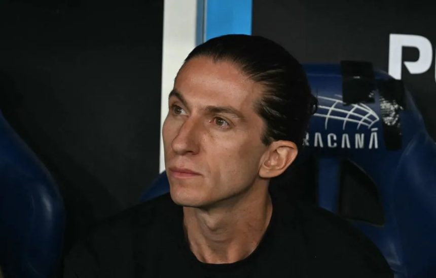 Flamengo sack Filipe Luis (Photo credit: Getty Images)