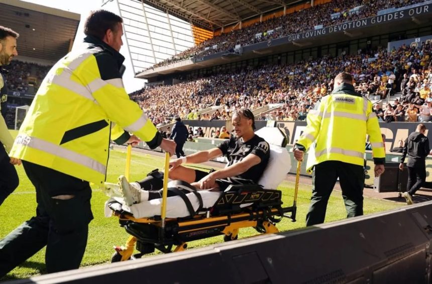 Xavi Simons being stretched out (photo credit: Spurs media)