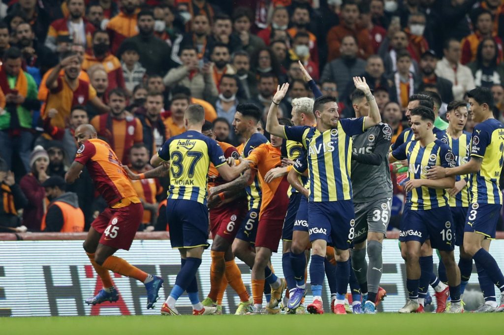 Galatasaray vs Fenerbahce. (photo credit: dailysabah media)