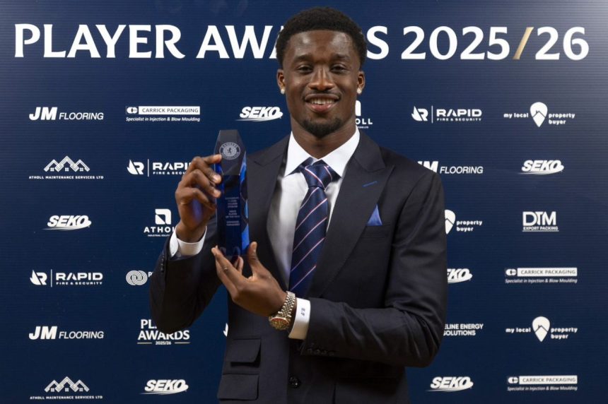 Emmanuel Fernandez Wins Rangers’ Player Of The Year Award (Photo credit: daily trust)