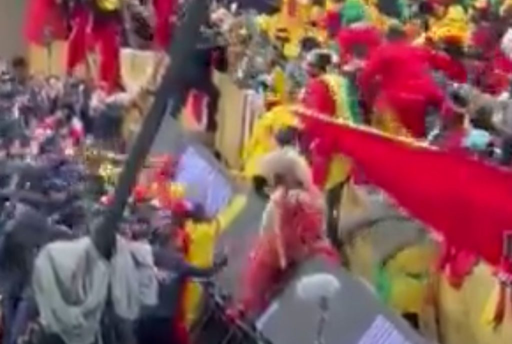 Senegalese fans fighting (photo credit: Regards Croises via x)