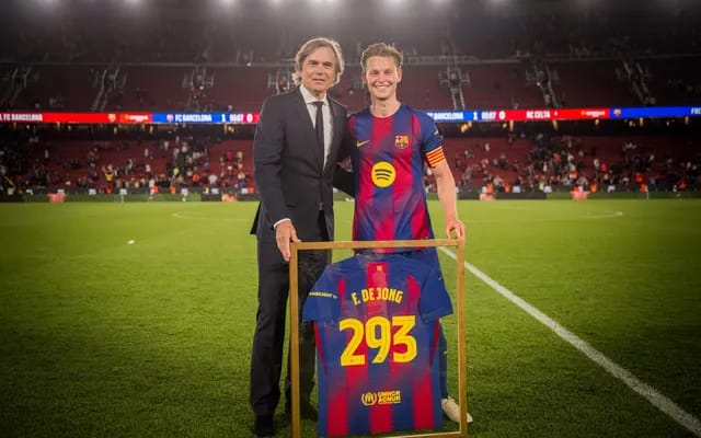 Jong made his 293rd official appearance (photo credit: Barcelona media)