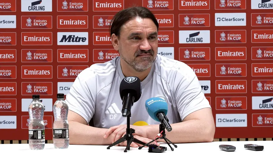 Daniel Farke press conference. (photo credit: leeds united media)