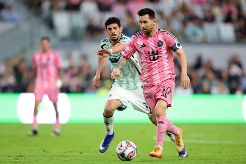 Messi against New England (photo creidt: info nasional media)