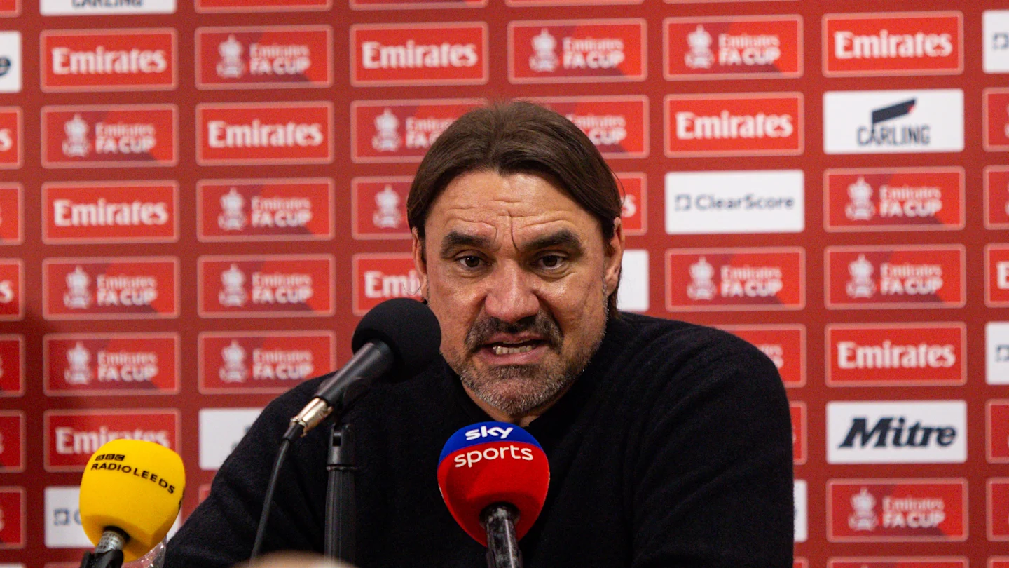 Daniel Farke in a press conference (Photo credit: leedsunited media)