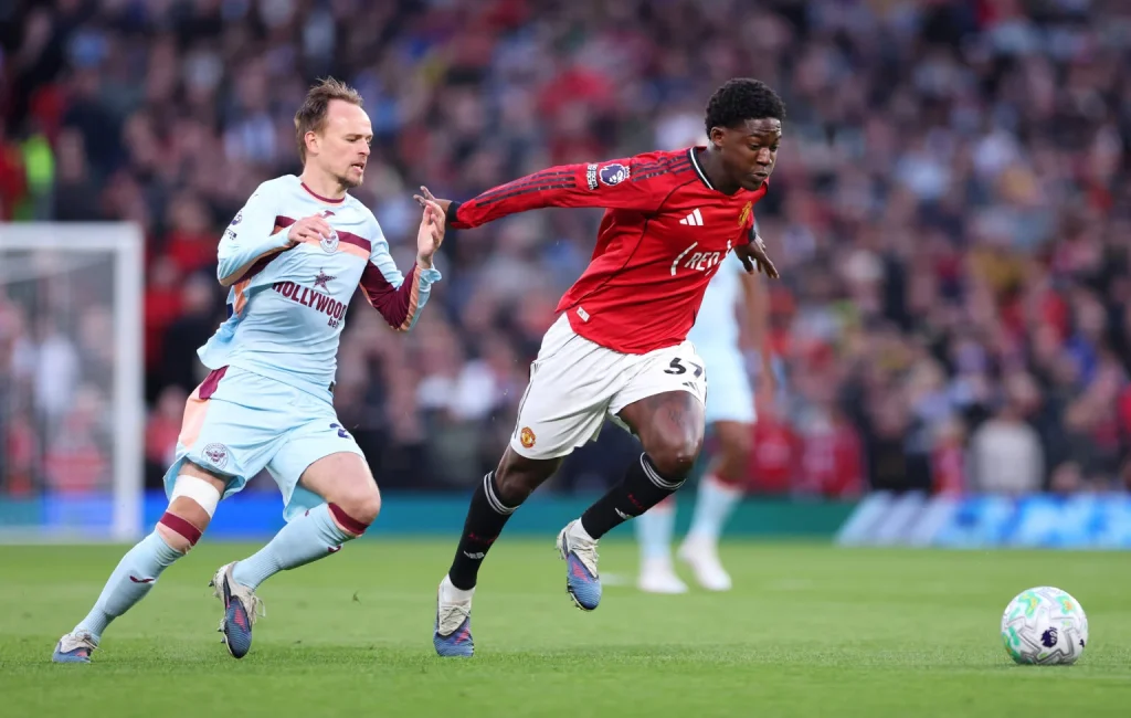 Kobbie Mainoo with brentford players (Photo credit: unitedinfocus media)