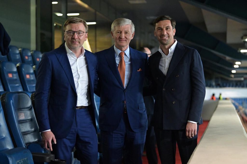 Shakhtar Donetsk president Rinat Ahmetov with CEO Sergej Palkin and sporting director Darijo Srna- Photo credit: Fabrizio Romano via X