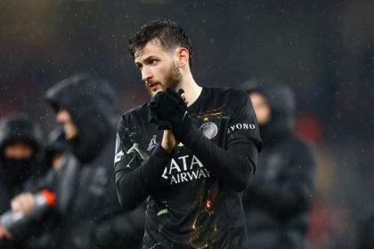 Khvicha Kvaratskhelia Shuts Down PSG Exit Talk (Photo credit: Fabrizio Romano x)