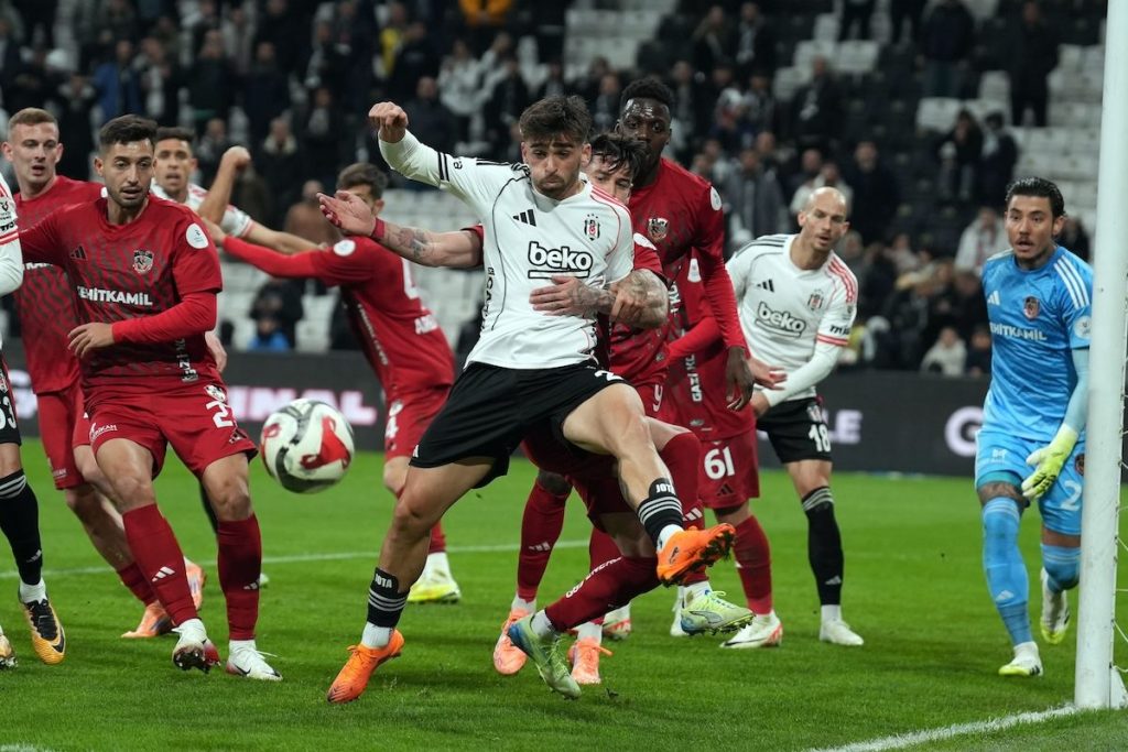 Besiktas vs Gaziantep (Photo credit: gazetfutbol media)
