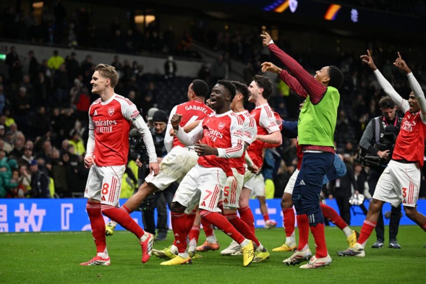 Arsenal celebrating. (Photo credit: goal media)