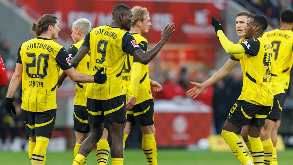 Dortmund Players. (photo credit: bvbbuzz media)