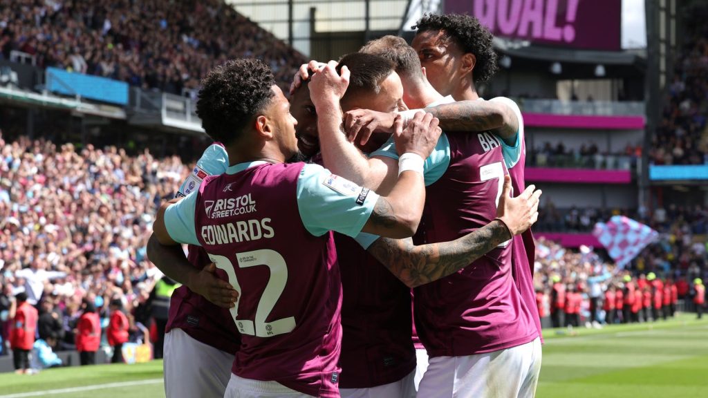 Burnley celebrating. (photo credit: skysport  media(