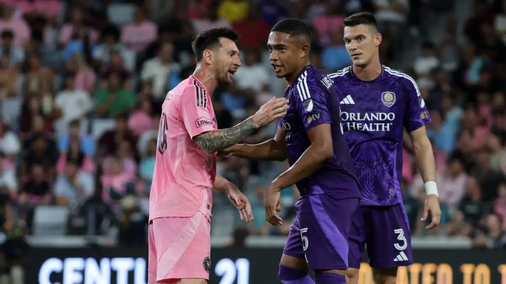 Messi and Orlando players (photo credit: GOAL)