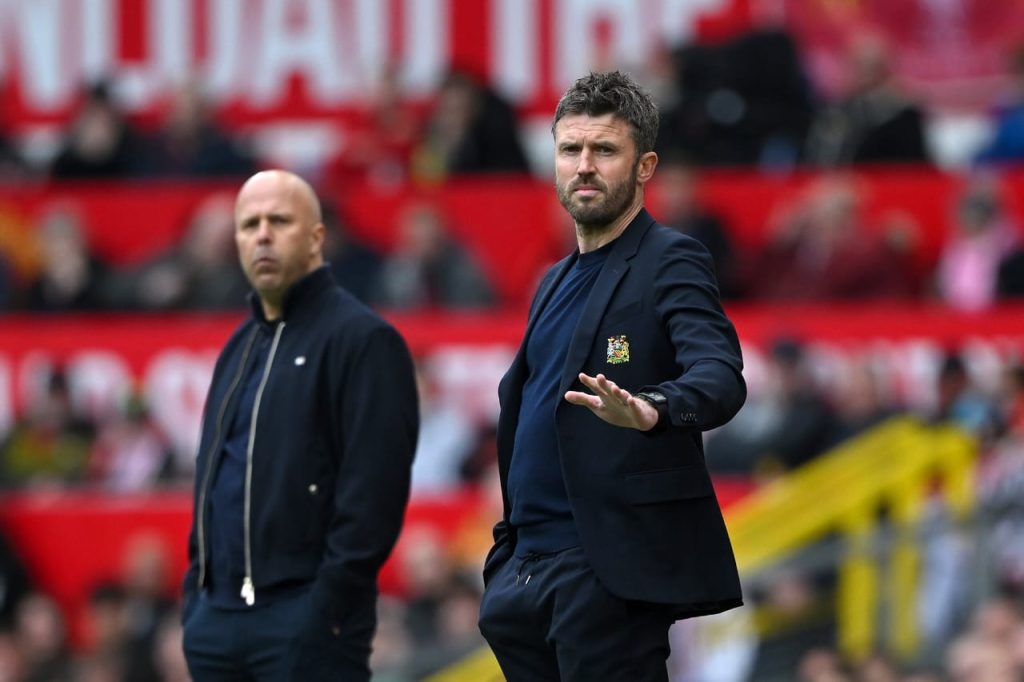 Arne slot and Michael carrick (Photo credit: Ben Jacobs via x)