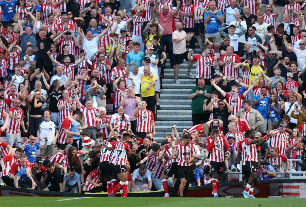 Sunderland players celebrate with fans (Photo credit: Reuters)