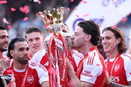 Declan Rice with the Premier League trophy - Photo Credit : Arsenal, X