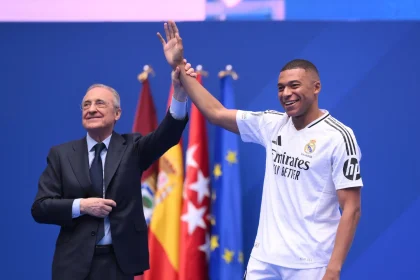 Florentino Perez welcomes Mbappe to Real Madrid - Photo Credit : Madrid Universa