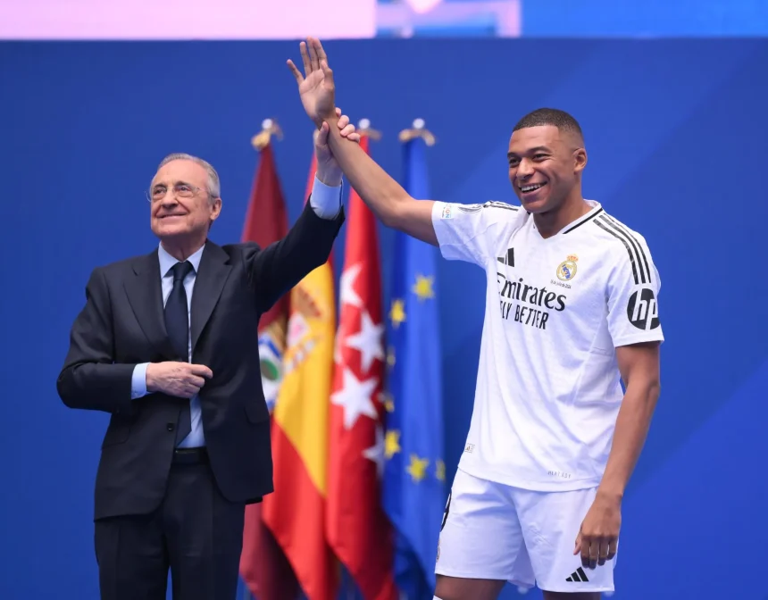 Florentino Perez welcomes Mbappe to Real Madrid - Photo Credit : Madrid Universa