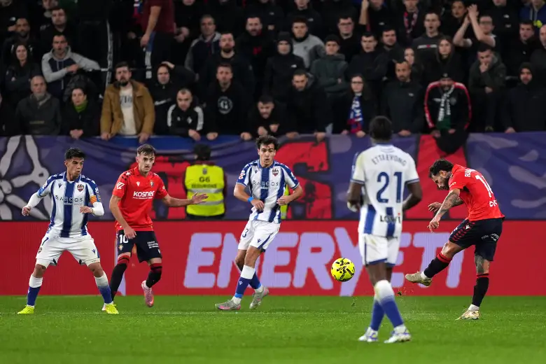 levante 3-2 osasuna. (photo credit: heavy media)