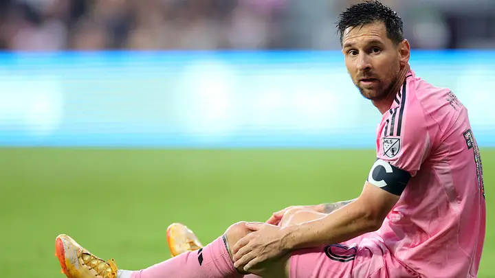 Lionel Messi Suffers Worrying Injury 18 Days From World Cup - Photo Credit : Sports Illustrated