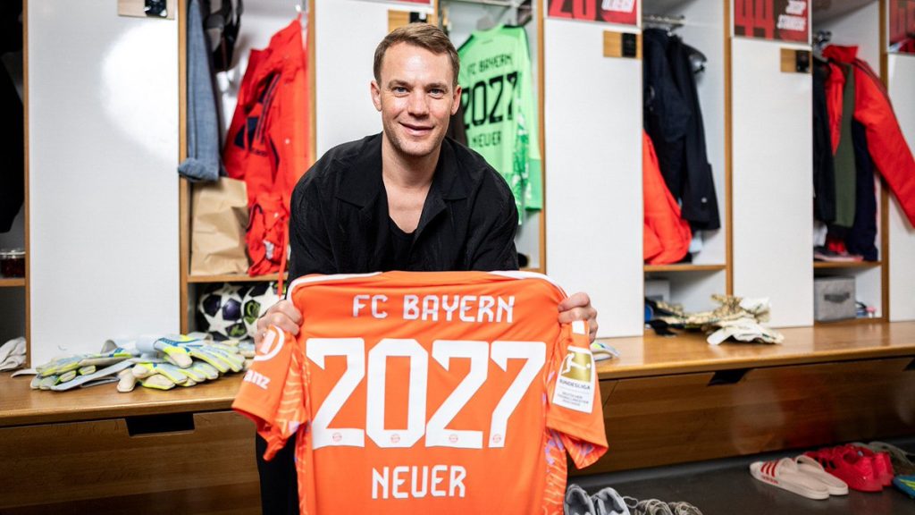Manuel Neuer stays at FC Bayern for one more year, his 16th season at the club - Photo Credit : Fabrizio Romano, X
