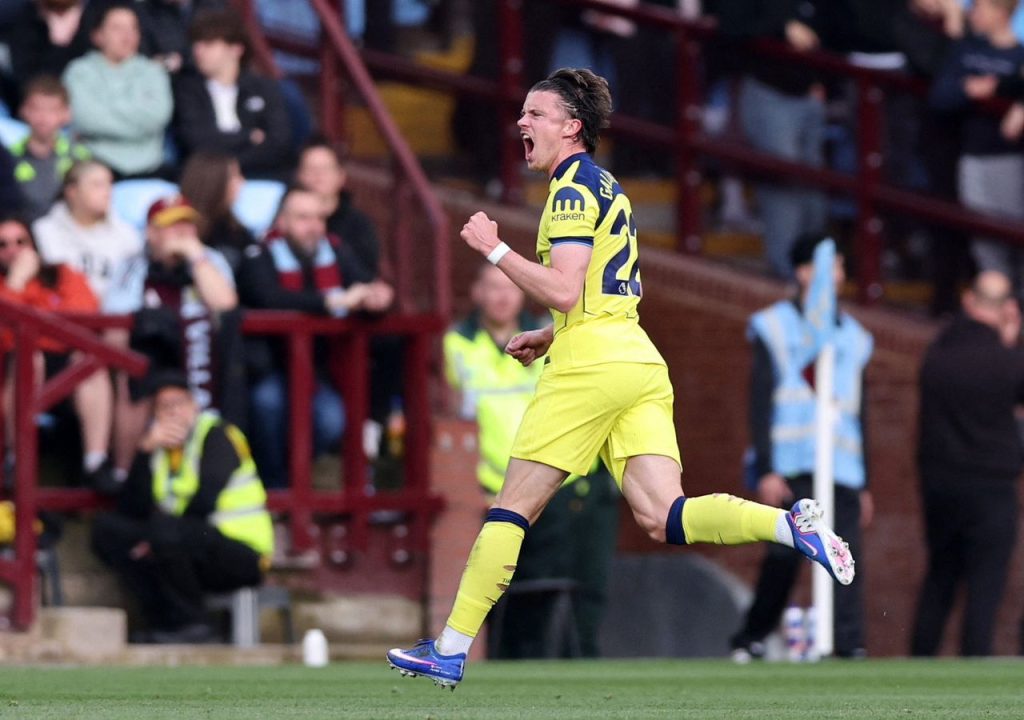 Conor Gallagher and Richarlison with the goals for Spurs at Villa Park. (Photo credit: ben Jacobs)