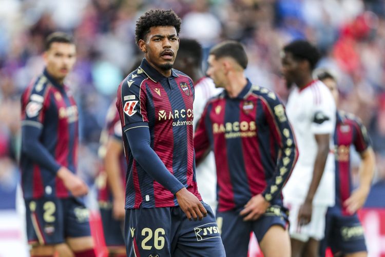 levante celebrating. (photo credit: sofacare media)