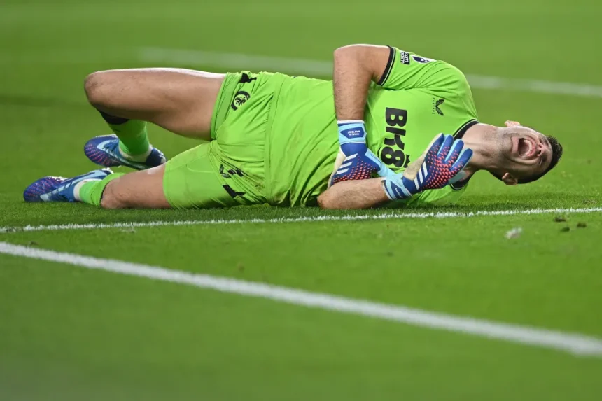 Emiliano Martínez injured - Photo Credit : talkSPORT