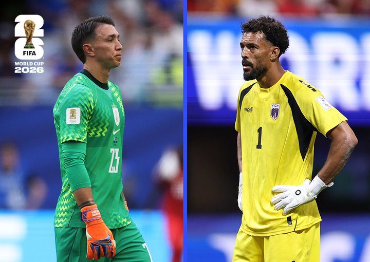 Uruguay’s Fernando Muslera and Cabo Verde’s Vozhina became the first pair of players over the age of 40 to meet in a FIFAWorldCup match- Photo credit: FIFA media